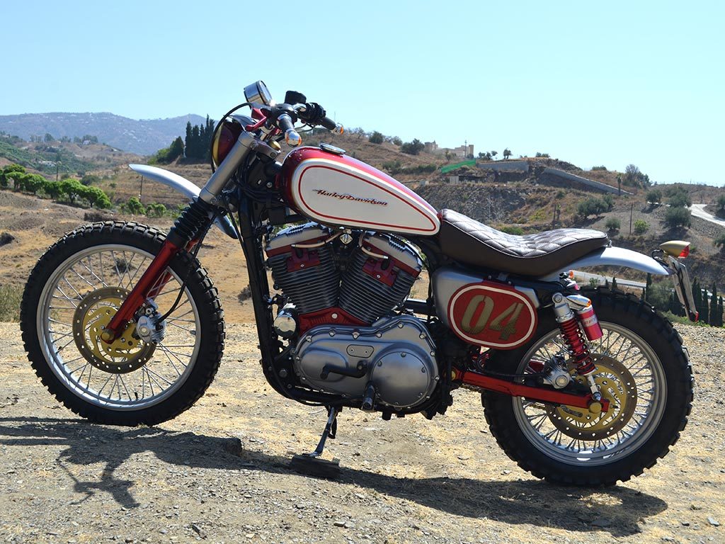 Left view of Bultracker 04 Siebla, a scrambler by Lord Drake Kustoms.