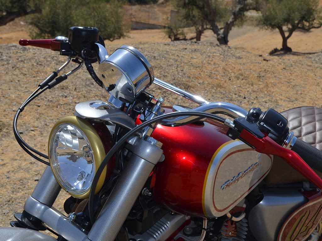 Bultracker 04 Siebla, a scrambler by Lord Drake Kustoms. Details of the handlebars.